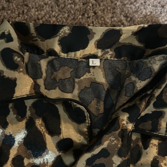 Large matching cheetah print outfit new open box - Picture 2 of 5